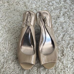 Kenneth Cole wedge beige sandals
